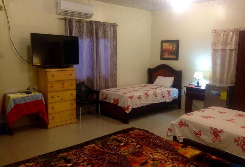 חדר סטנדרט לשלושה, Mundialcity