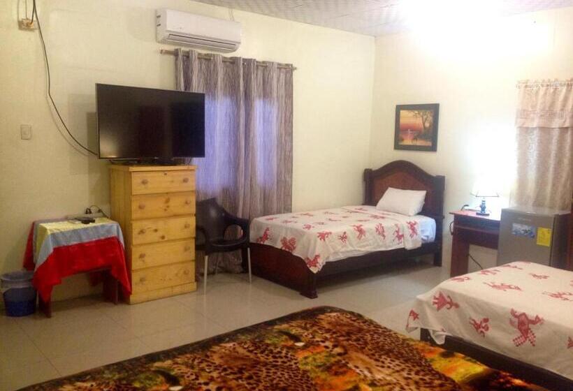 חדר סטנדרט לשלושה, Mundialcity