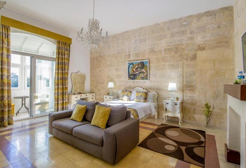 اتاق کلاسیک خانوادگی, Point De Vue Guesthouse