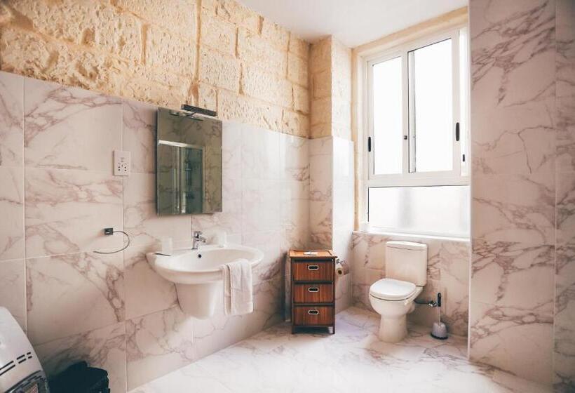 سوییت لوکس, Point De Vue Guesthouse