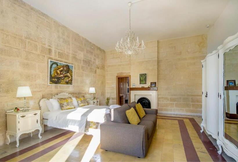 سوییت لوکس, Point De Vue Guesthouse