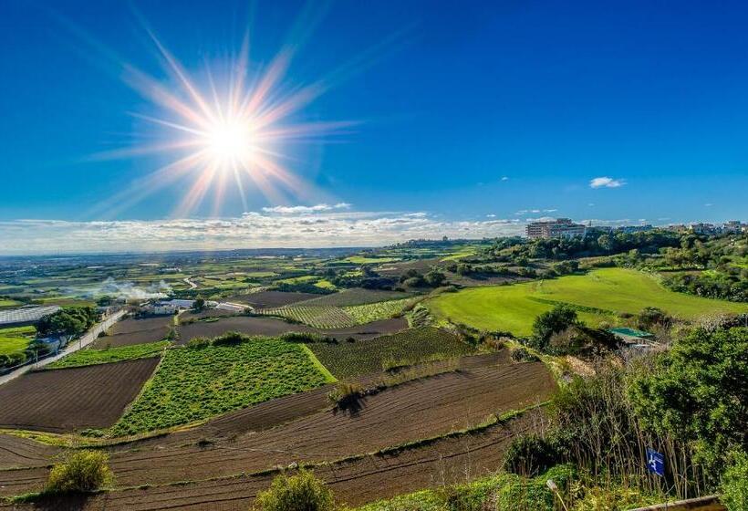 سوییت لوکس, Point De Vue Guesthouse