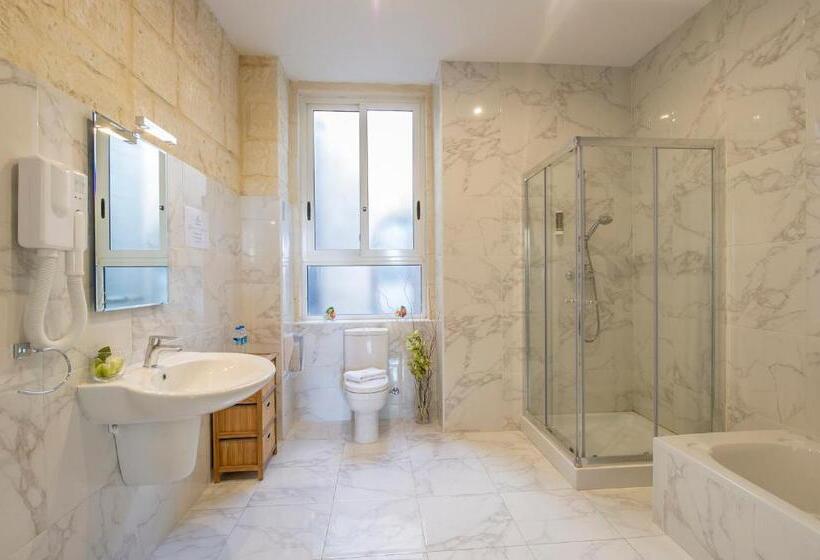 اتاق استاندارد با چشم‌انداز, Point De Vue Guesthouse