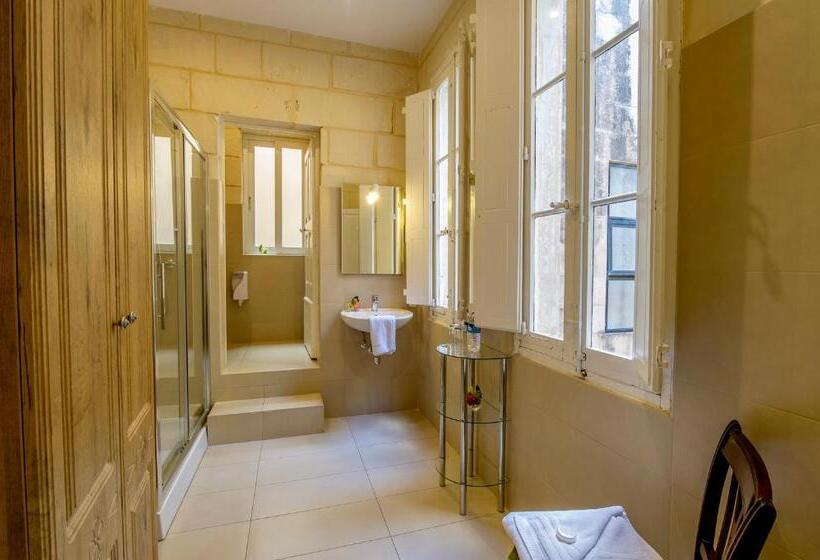 اتاق استاندارد, Point De Vue Guesthouse