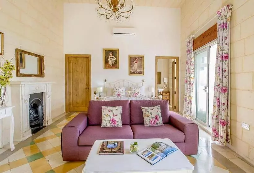 سوییت لوکس, Point De Vue Guesthouse