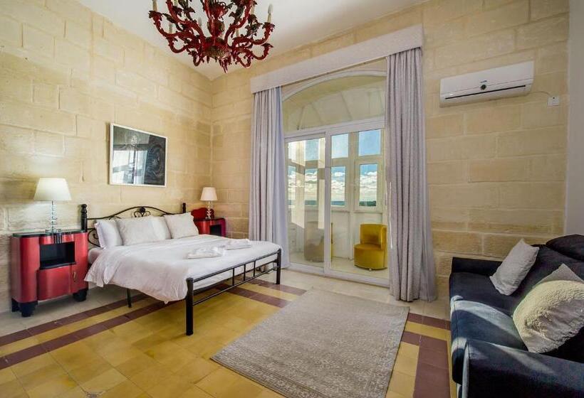 سوییت لوکس, Point De Vue Guesthouse