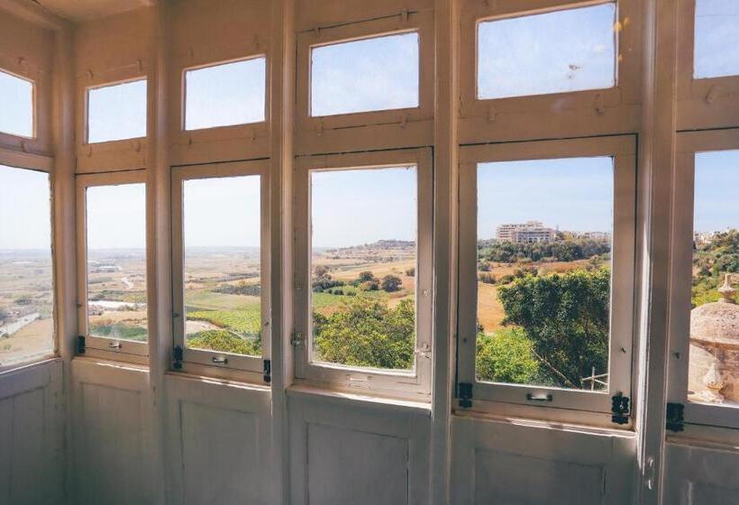 سوییت لوکس, Point De Vue Guesthouse