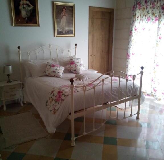 سوییت لوکس, Point De Vue Guesthouse