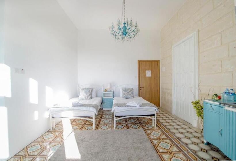 اتاق استاندارد با بالکن, Point De Vue Guesthouse