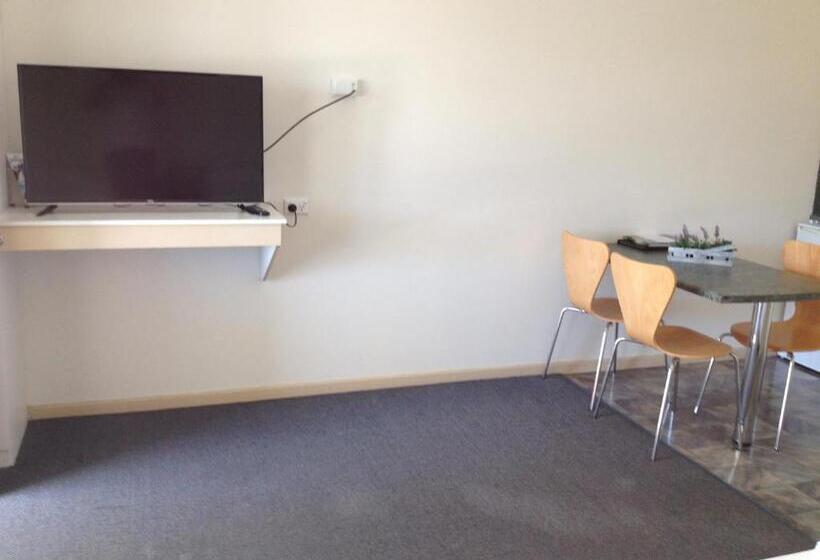 Семейный Номер, Shell Motel