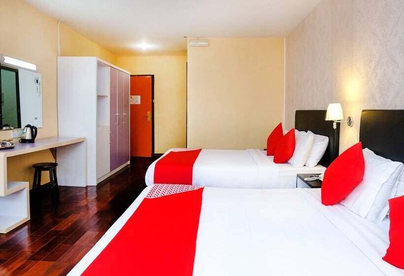 סוויטה משפחתית, Grand City Hotel II