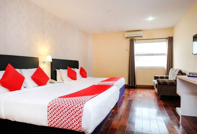 סוויטה משפחתית, Grand City Hotel II