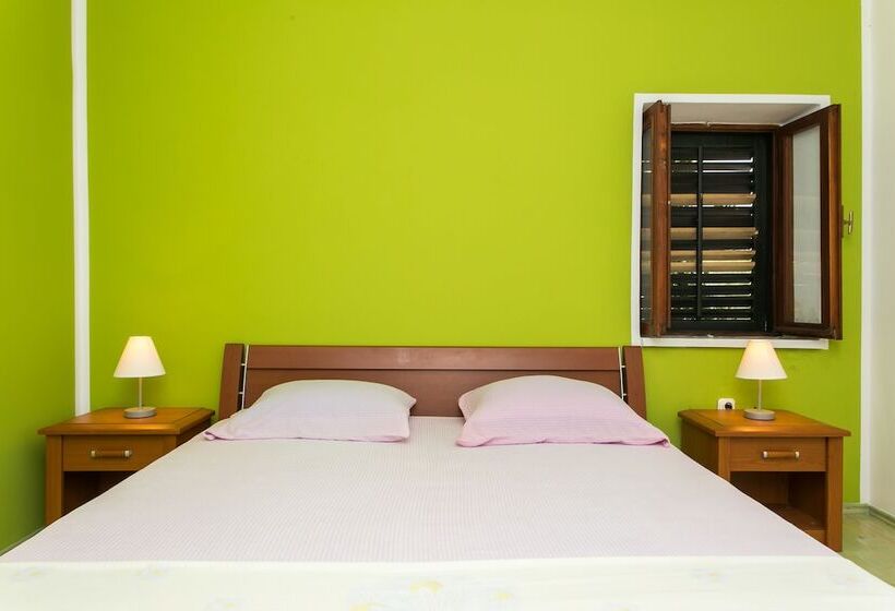 غرفة قياسية مطلّة علي البحر, Guest House Busurelo