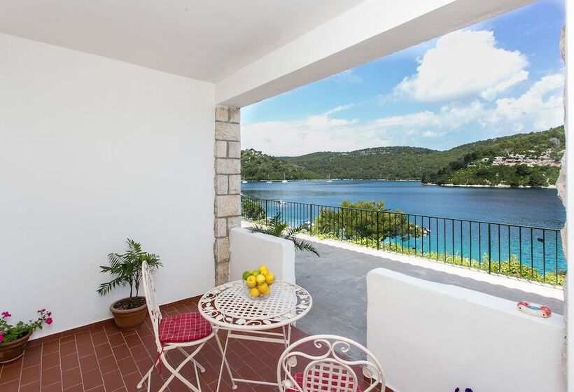 غرفة قياسية مطلّة علي البحر, Guest House Busurelo