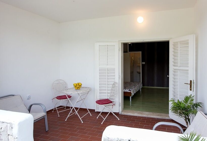 غرفة قياسية مطلّة علي البحر, Guest House Busurelo