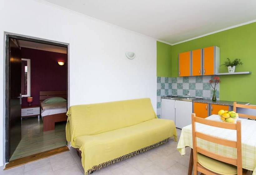 شقة غرفة واحدة مطلة على البحر, Guest House Busurelo