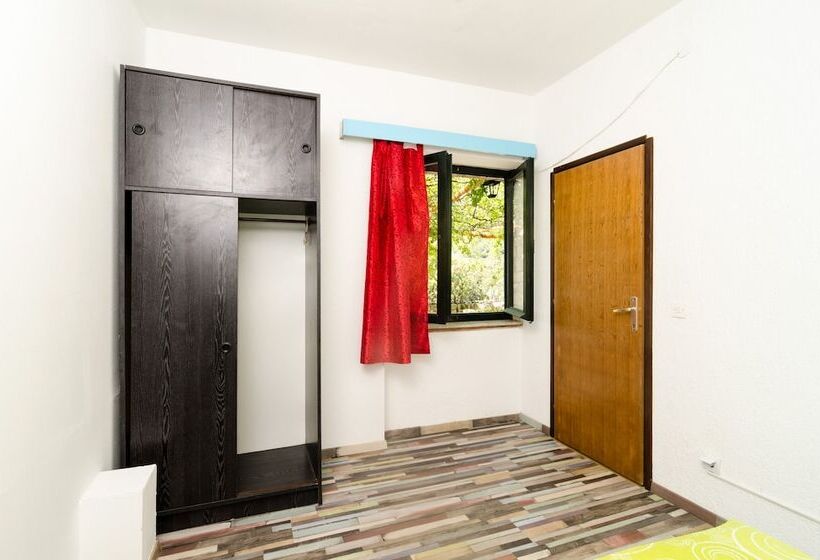 شقة غرفة نوم واحدة مزودة بتراس مطلة على البحر, Guest House Busurelo