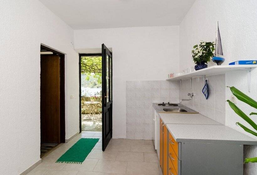 شقة غرفة نوم واحدة مزودة بتراس مطلة على البحر, Guest House Busurelo