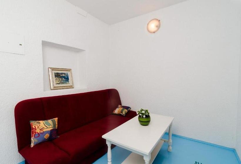 شقة غرفة نوم واحدة مزودة بتراس مطلة على البحر, Guest House Busurelo