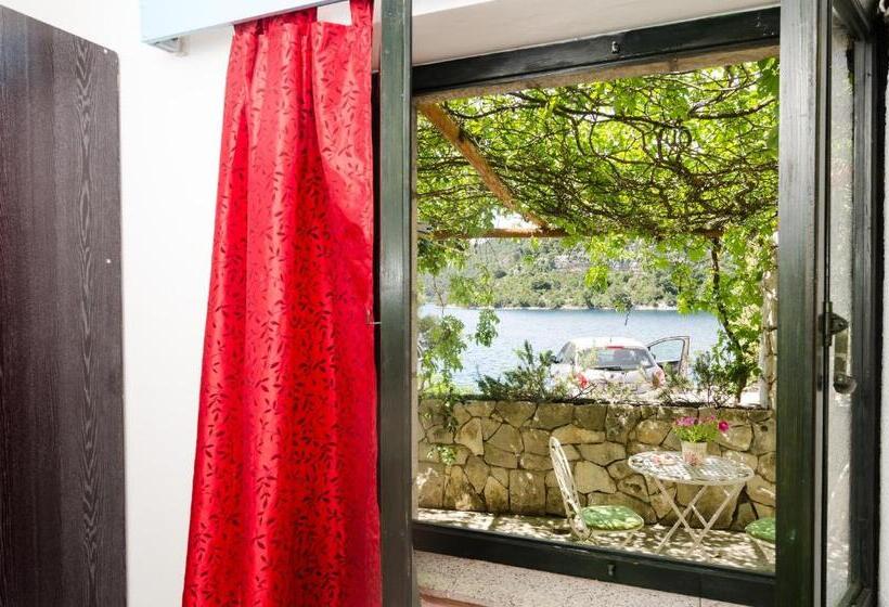 شقة غرفة نوم واحدة مزودة بتراس مطلة على البحر, Guest House Busurelo