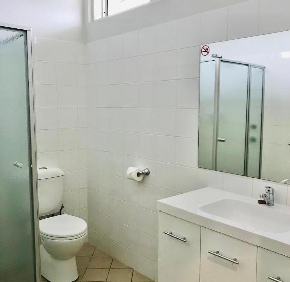 اتاق لوکس, Highway One Motel