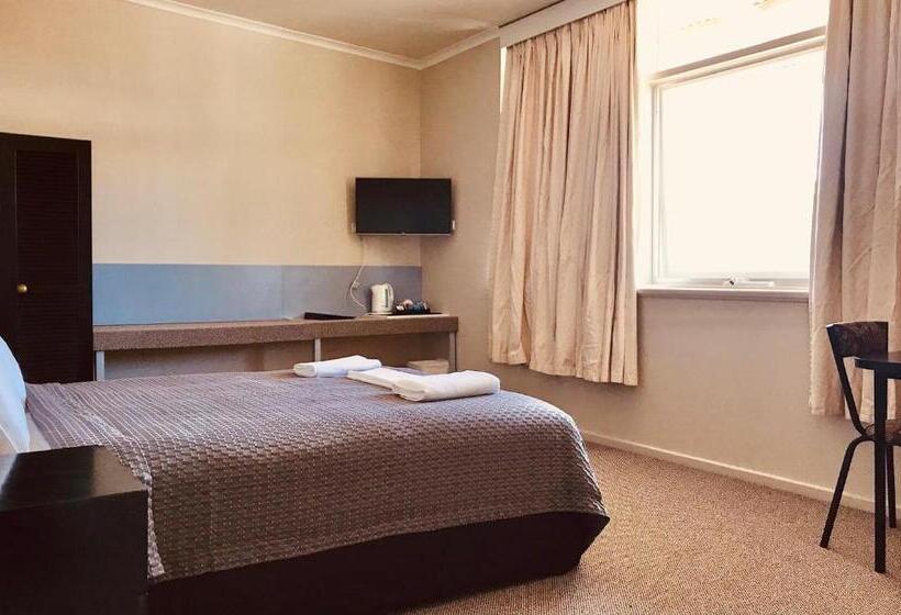 اتاق اکونومی, Highway One Motel