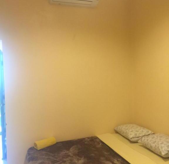 Номер Стандарт, Airport X Managua