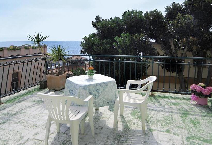 スタンダードトリプルルーム, Albergo Savoia