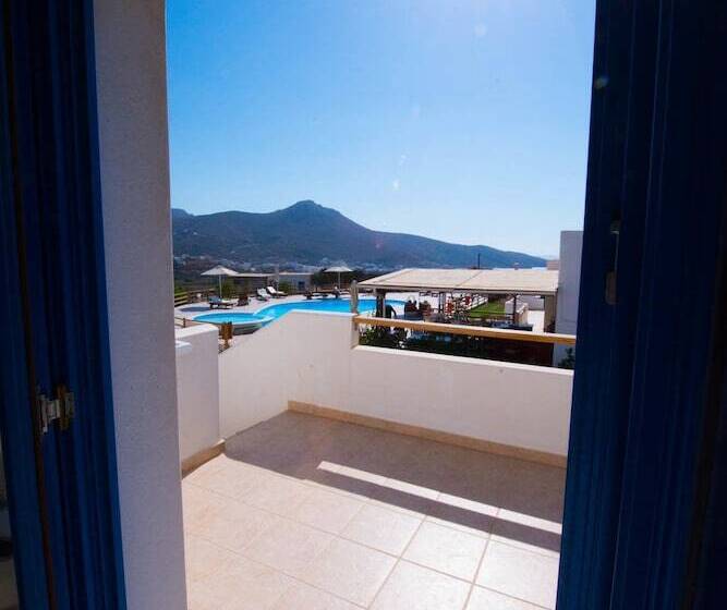 غرفة قياسية مطلّة علي البحر, Amorgion