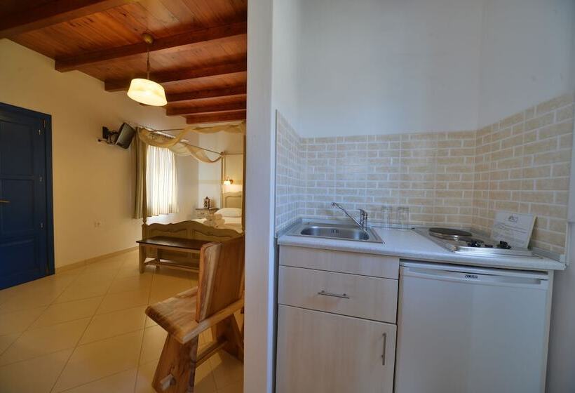 غرفة قياسية مطلّة علي البحر, Amorgion