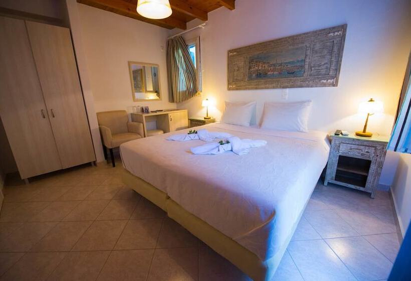 غرفة قياسية مطلّة علي البحر, Amorgion