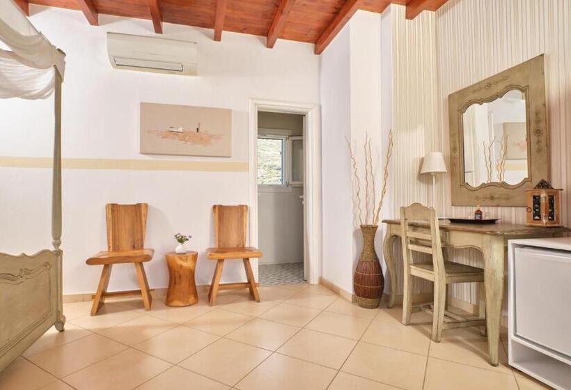 جناح جونيور مطلّ علي البحر, Amorgion