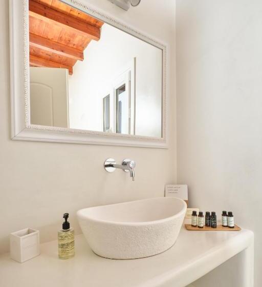 جناح جونيور مطلّ علي البحر, Amorgion