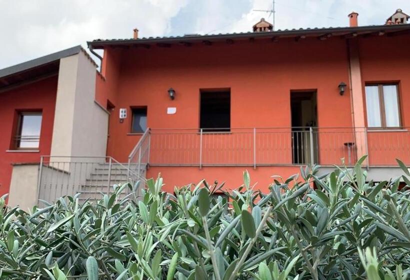 اتاق استاندارد سه نفره, Borghetto Airport/hospital