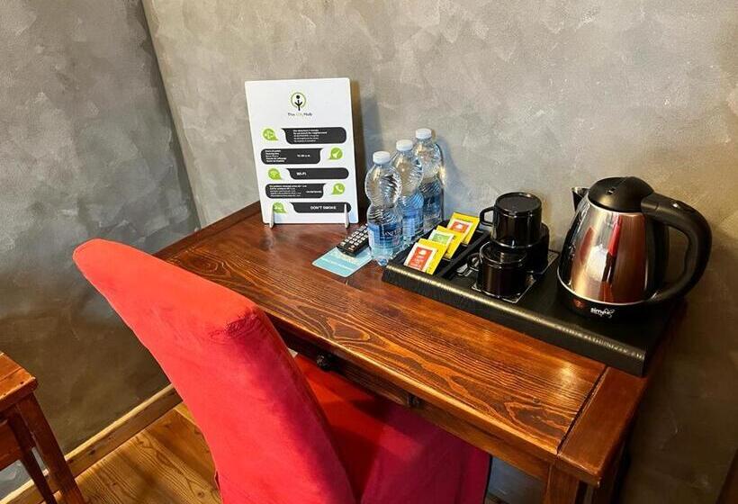 اتاق استاندارد سه نفره, Borghetto Airport/hospital