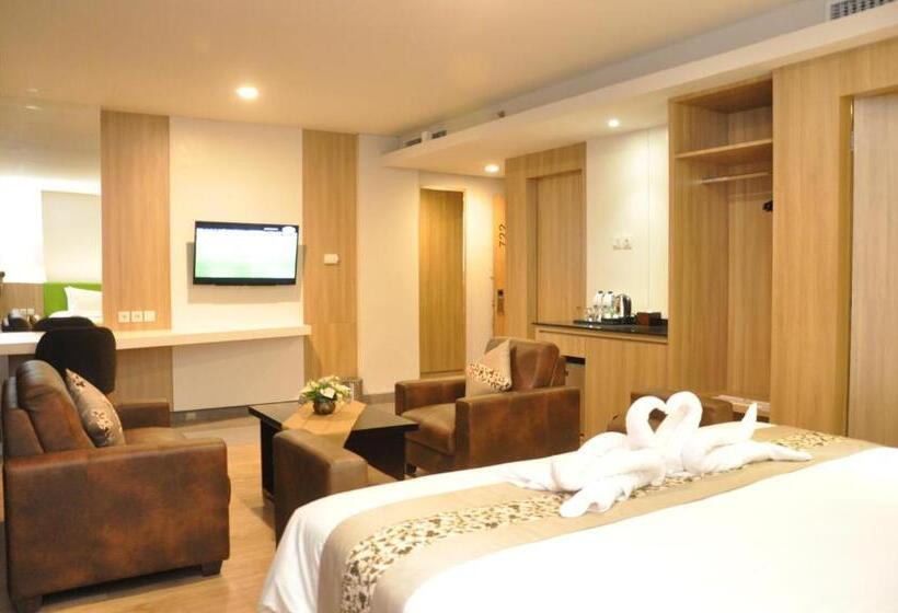 סוויטת ג'וניור, Sala View