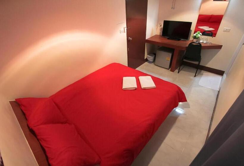 חדר אקונומי, Walking Street Guest House