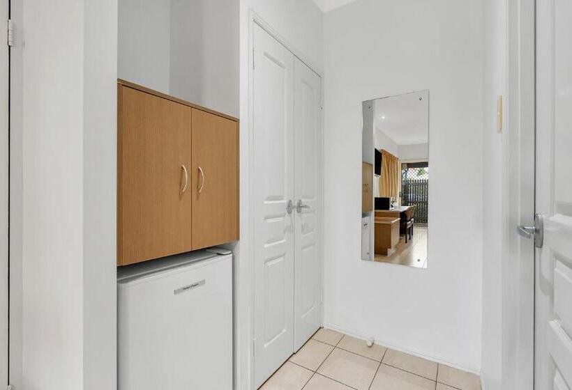 اتاق اجرایی, Midlander Motor Inn