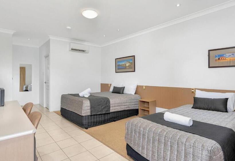 اتاق اجرایی, Midlander Motor Inn