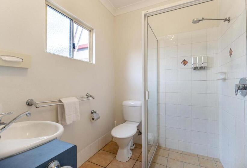 اتاق خانوادگی, Midlander Motor Inn