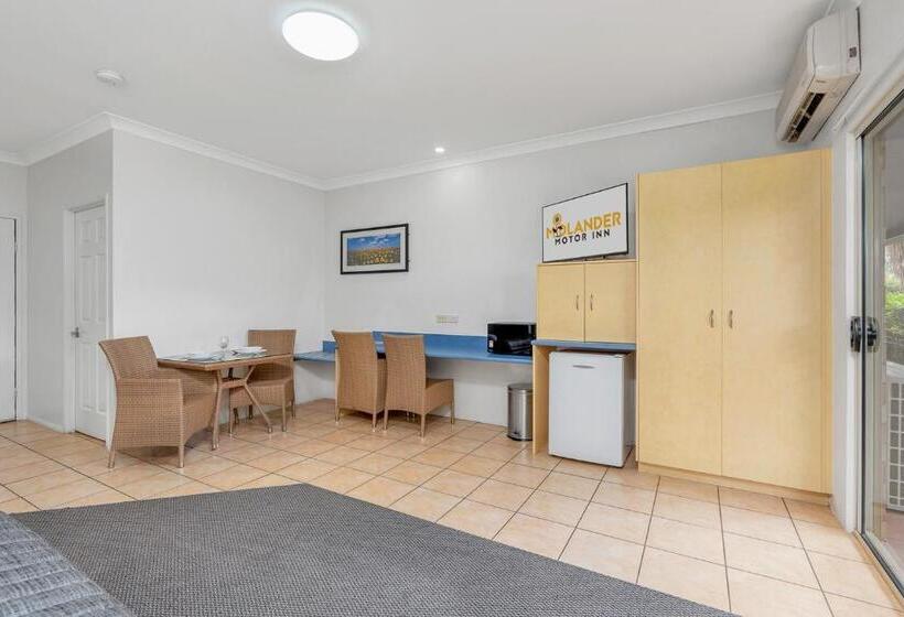 اتاق خانوادگی, Midlander Motor Inn