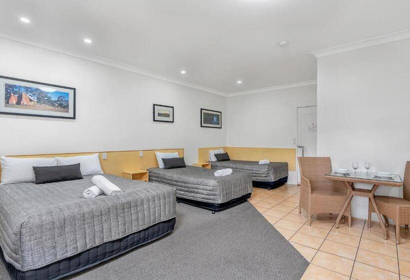 اتاق خانوادگی, Midlander Motor Inn