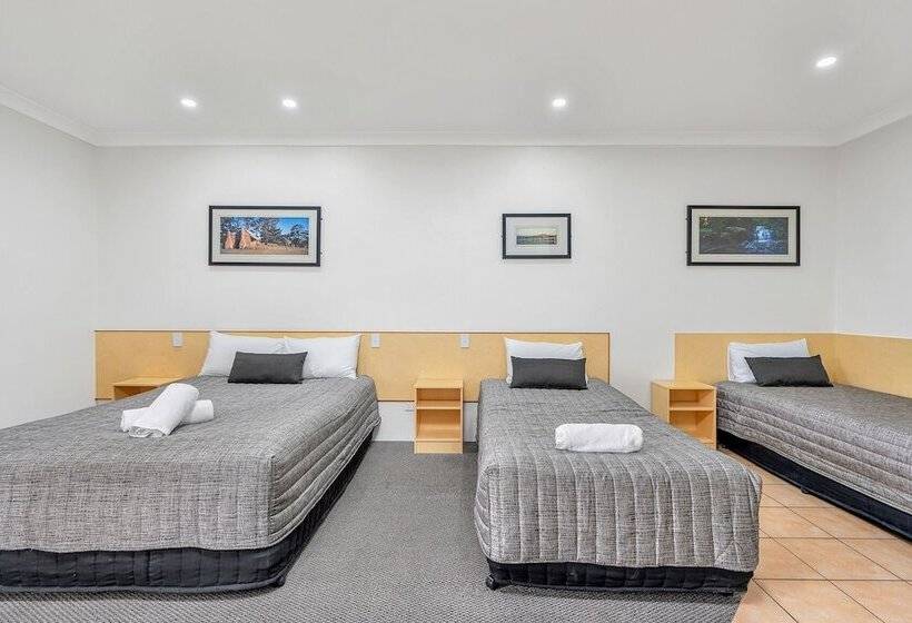 اتاق خانوادگی, Midlander Motor Inn