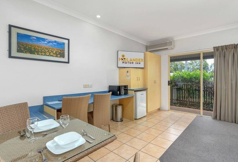 اتاق خانوادگی, Midlander Motor Inn