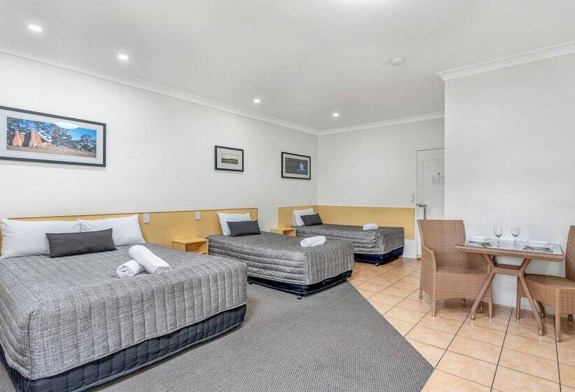 اتاق خانوادگی, Midlander Motor Inn