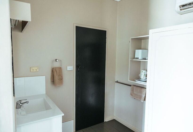 חדר דלוקס, The Argent Motel