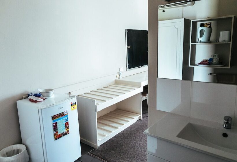 Номер Deluxe, The Argent Motel