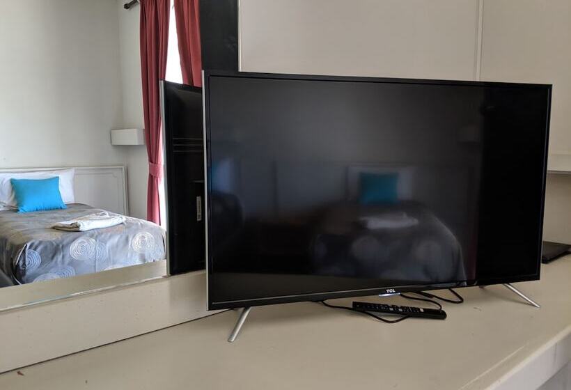 חדר דלוקס, The Argent Motel