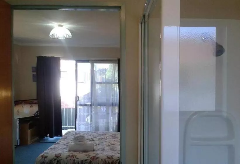 استودیوی استاندارد, Ulster Lodge Motel