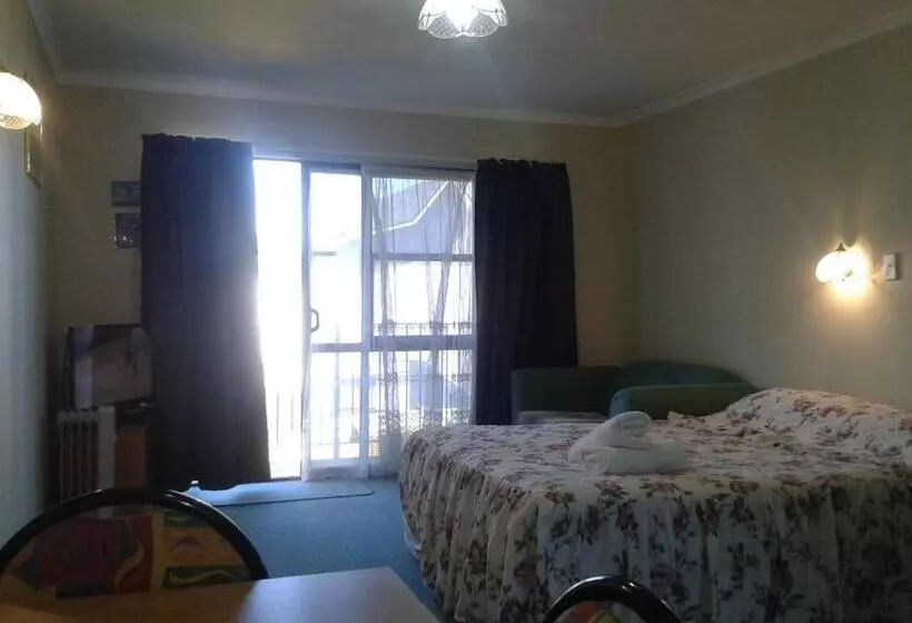 استودیوی استاندارد, Ulster Lodge Motel